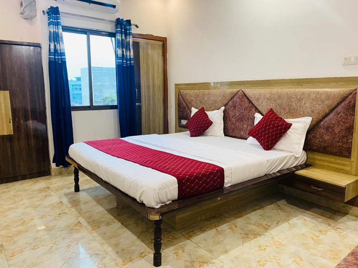 Elegance Hotel And Banquet Ayodhya Exterior foto