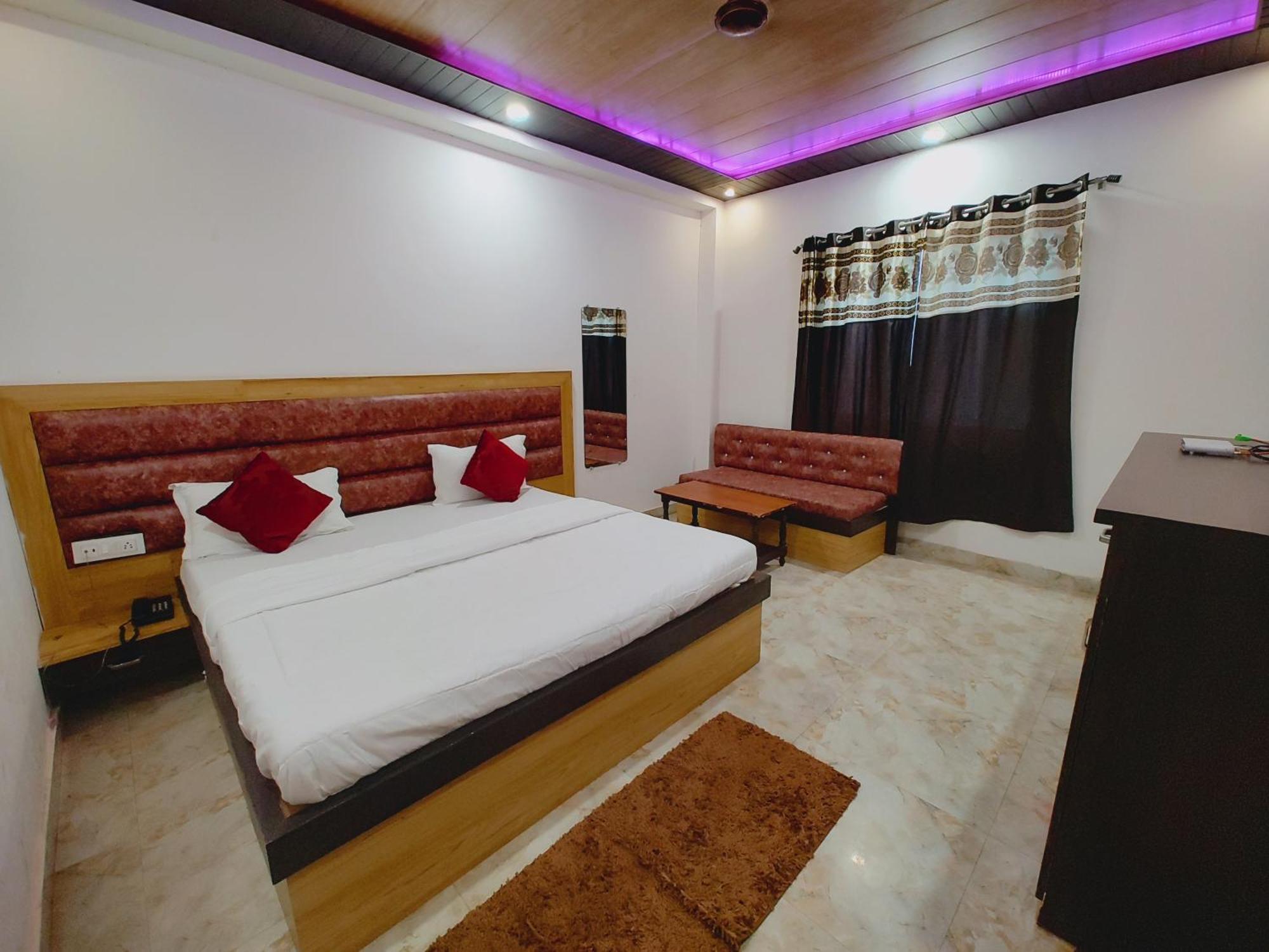 Elegance Hotel And Banquet Ayodhya Exterior foto