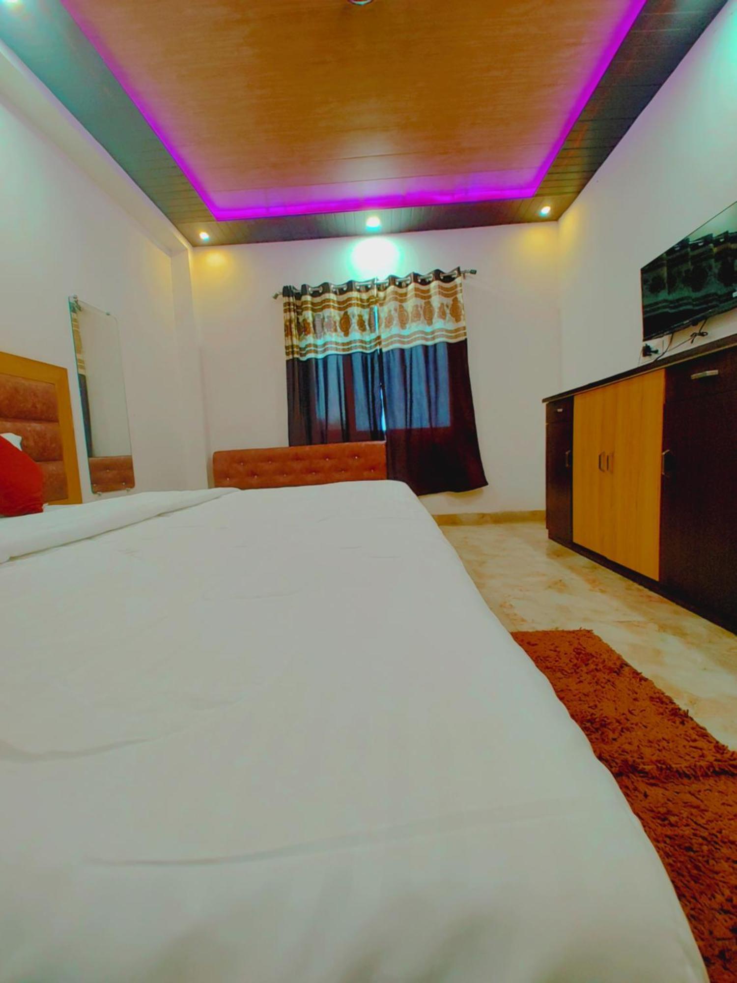 Elegance Hotel And Banquet Ayodhya Exterior foto